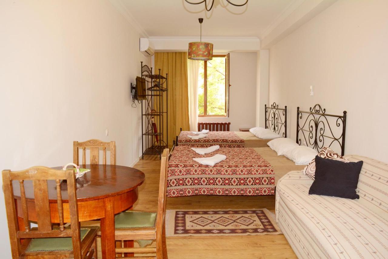 Apartment Near Pirimze 第比利斯 外观 照片