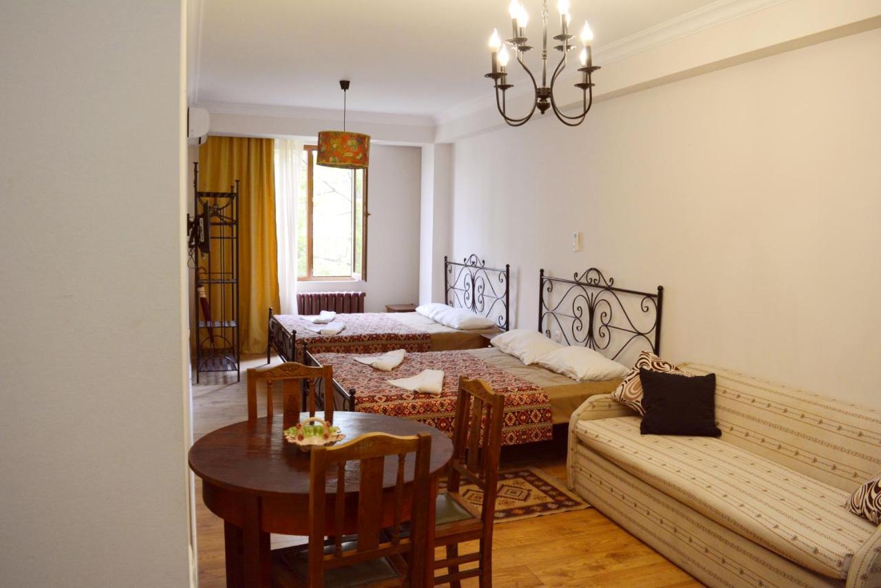 Apartment Near Pirimze 第比利斯 外观 照片
